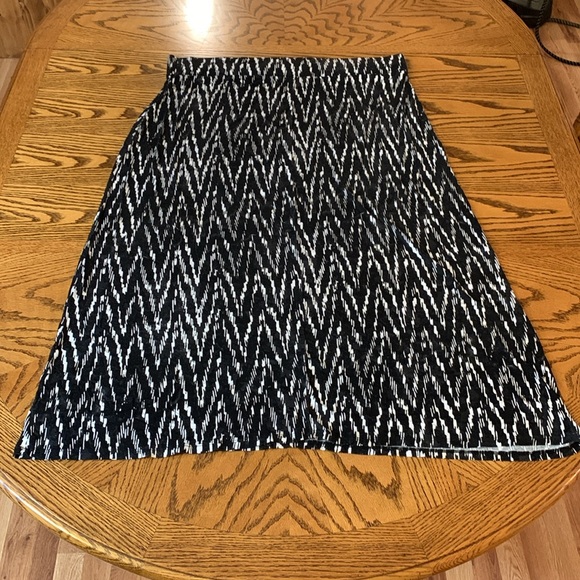 Long modest a.n.a. black and white designed skirt - Picture 2 of 8